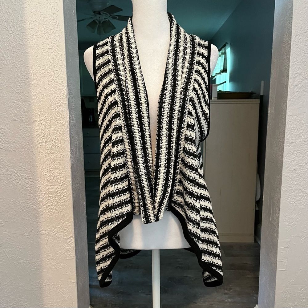 Mauve Anthropology Sleeveless Open Cardigan Size Medium Black White Striped​